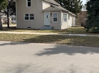 1430 Punhoqua St, Oshkosh, WI 54902