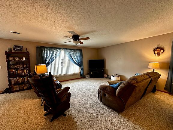 3rd image of 305 E Fillmore Ave