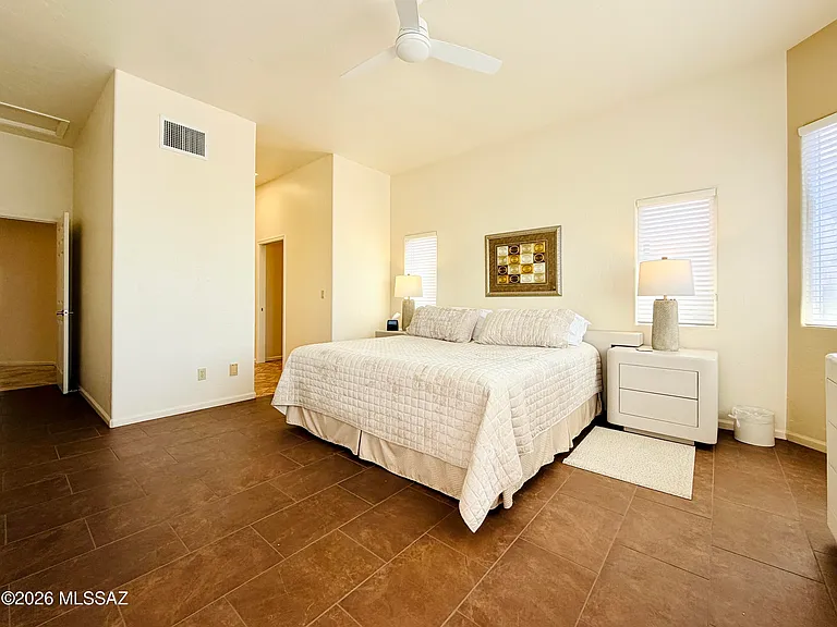 1465 W Bridalveil Pl — Photo 28