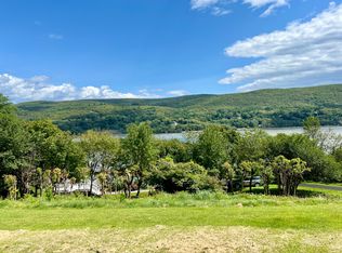 2 Drury Ln, Highland Falls, NY 10928