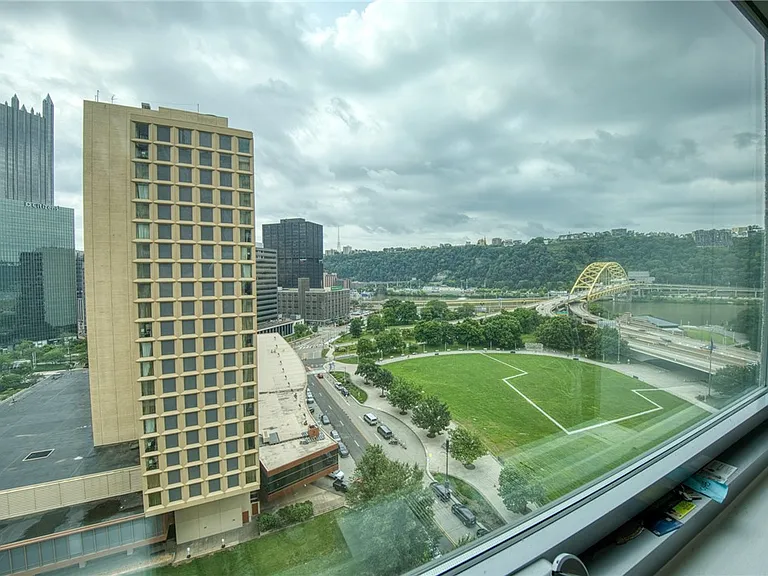 320 Fort Duquesne Blvd #16B — Photo 35