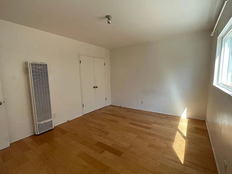 1351 Armadale Ave #6 — Photo 7