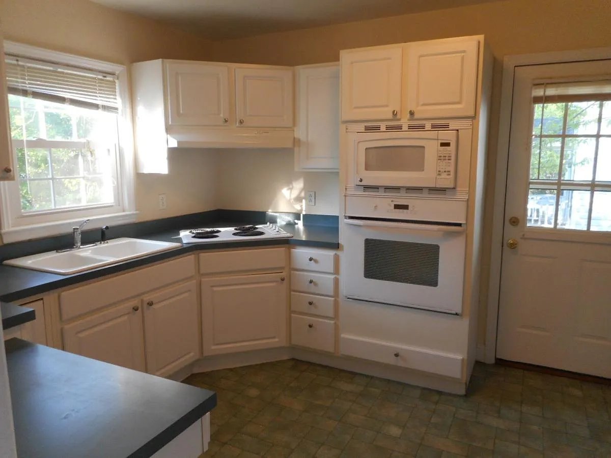 4 bed, 2030 sqft, $4,600 — Photo 4