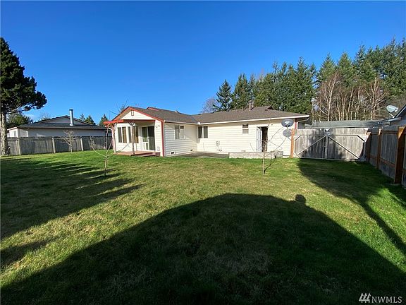 3rd image of 711 Sauk Mountain Dr