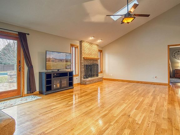 4th image of 9382 W Oakridge Dr