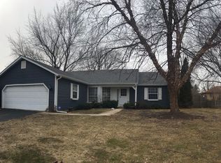 1433 Pinetree Dr, Naperville, IL 60565
