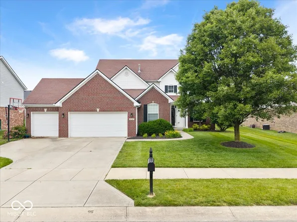 8702 N Autumnview Dr, McCordsville, IN 46055