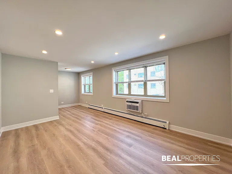 452 W Oakdale — Photo 22