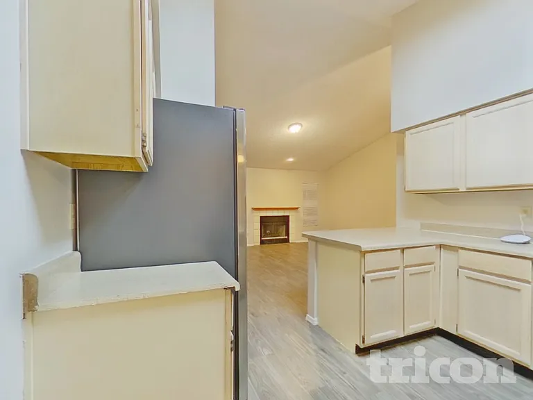 1313 N Avoca — Photo 6