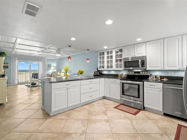 11000 Gulf Blvd APT 301, Treasure Island, FL 33706