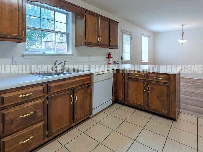 1240 N Concord Rd — Photo 14