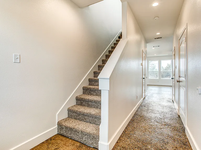 119 Dealva Ct — Photo 2