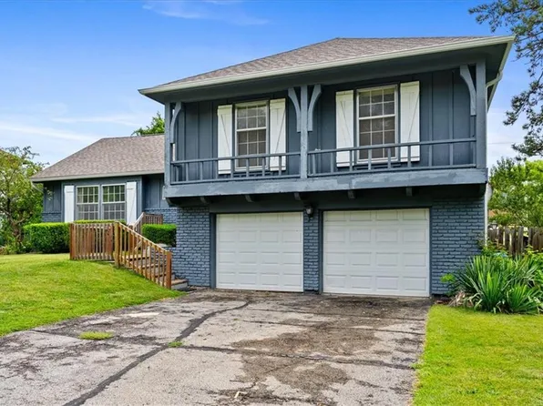 9637 Walmer St, Overland Park, KS 66212