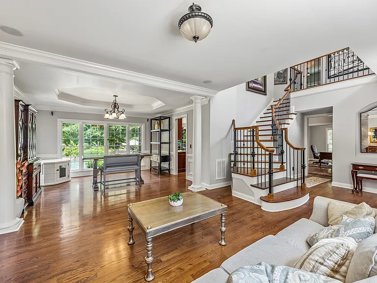 405 Pondview Ct — Photo 4