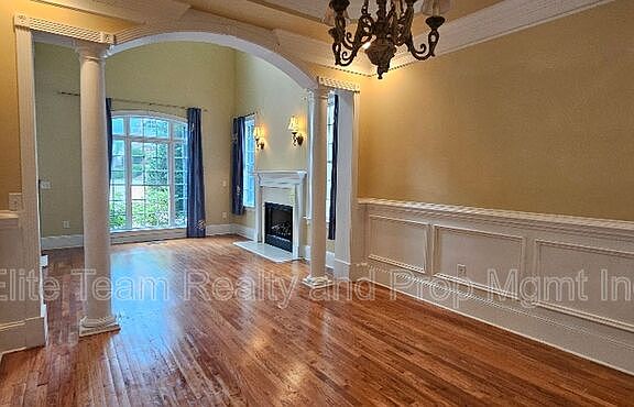 3rd image of 6926 Linkside Ct