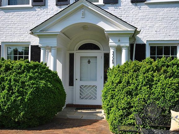 3rd image of 3328 Woodridge Pl