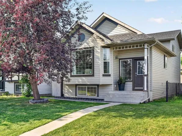 307 E Covehaven Vw NE, Calgary, AB T3K 5S4