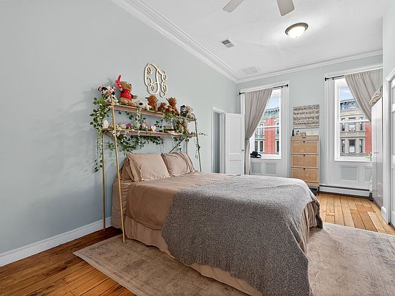 3rd image of 812 Washington St APT 5