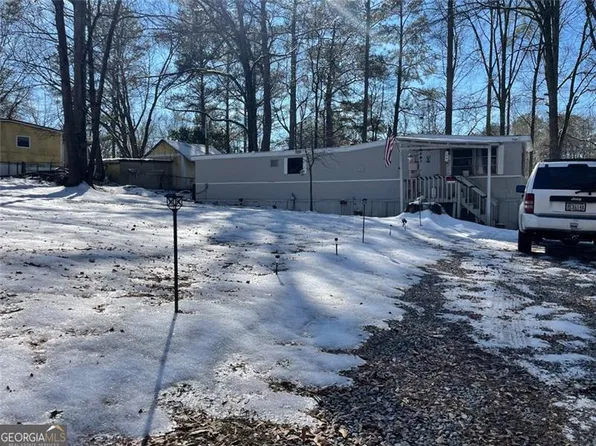 120 Valley Dr, Loganville, GA 30052