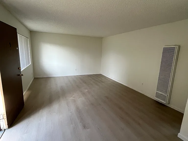 8940 Mango Ave #5 — Photo 1