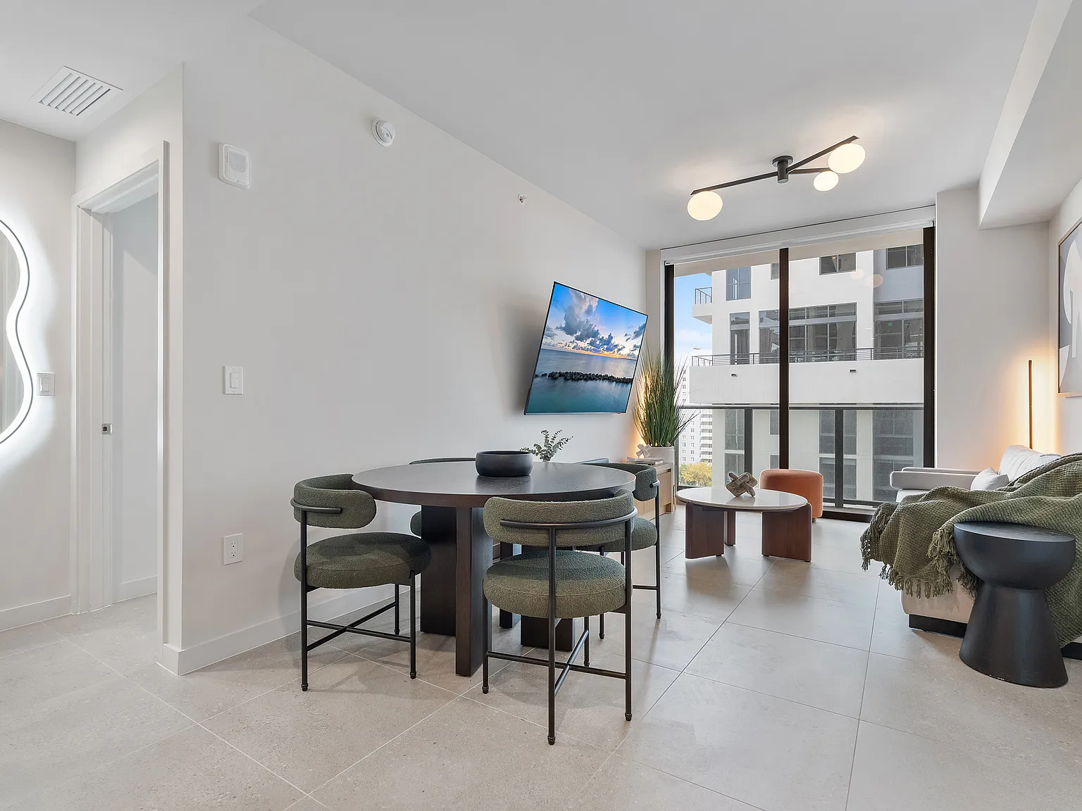 1 bed, 650 sqft, $3,600 — Photo 2