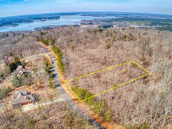 3rd image of 863 Sierra Trace Rd