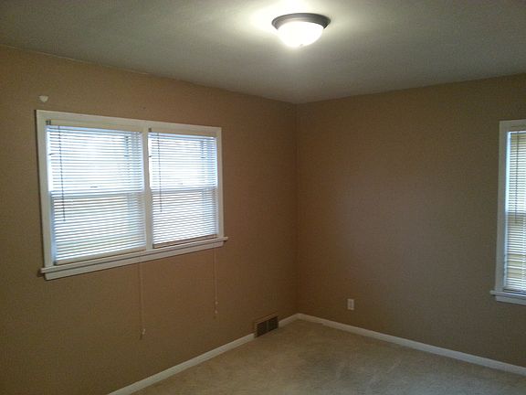 3rd image of 318 Southfield Dr #3BR