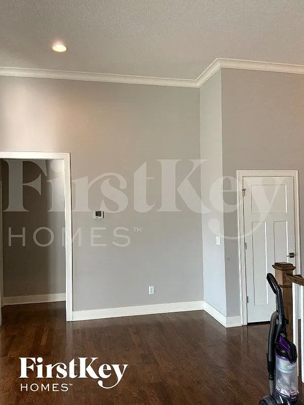3 bed, 3.0 bath, 2552 sqft, $3,590 — Photo 4