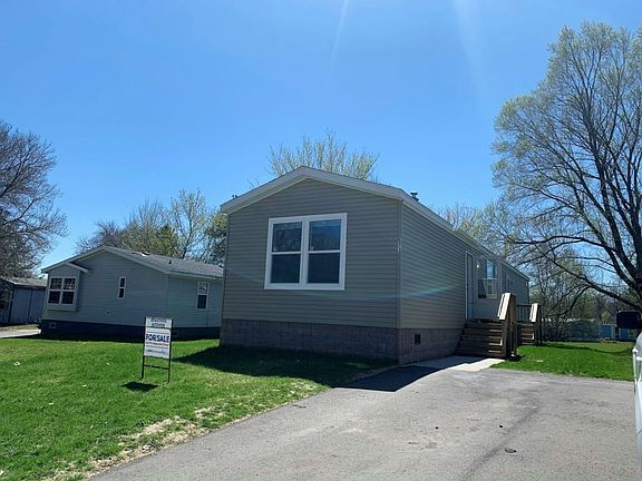 2nd image of 901 Lake Elmo Ave N #Iiw4kd