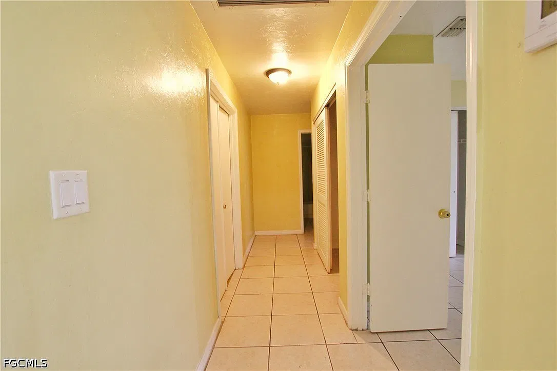 3 bed, 2.0 bath, 1669 sqft, $2,100 — Photo 4