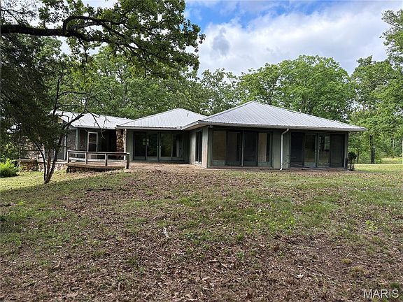 4th image of 821 County Road 5390