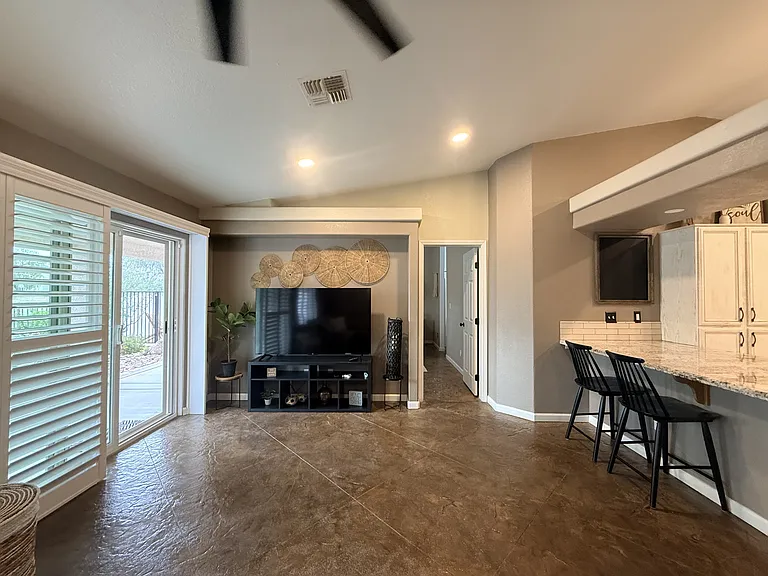 2134 E Desert Palms Dr — Photo 6
