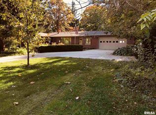 210 Shady Ln, Eureka, IL 61530