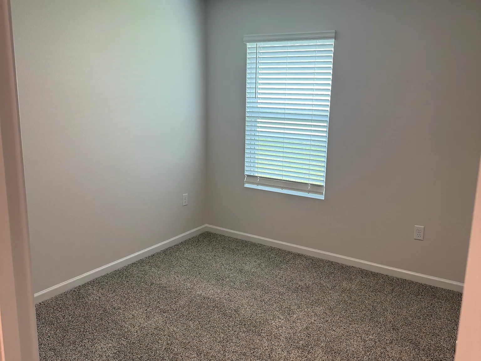 3 bed, 1281 sqft, $2,100 — Photo 4