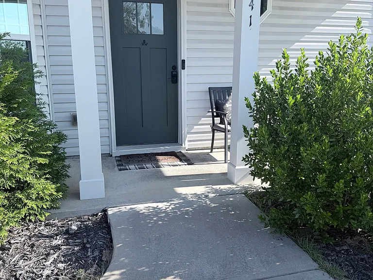 441 Falls Creek Dr — Photo 3