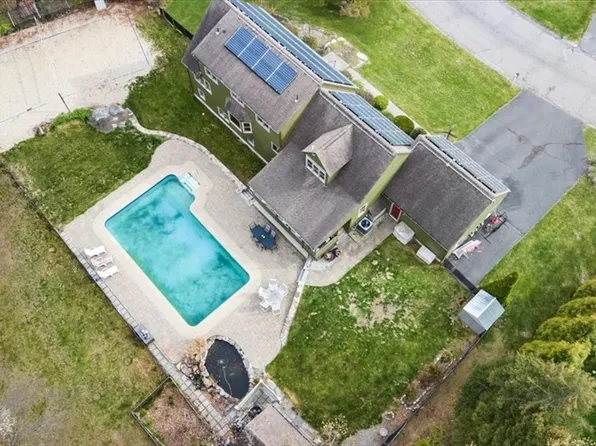 2 Wingfoot Ln, Millbury, MA 01527
