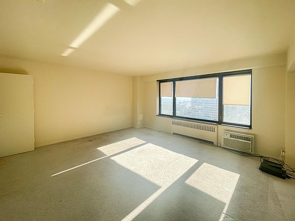 4th image of 3100 N Lake Shore Dr APT 1903