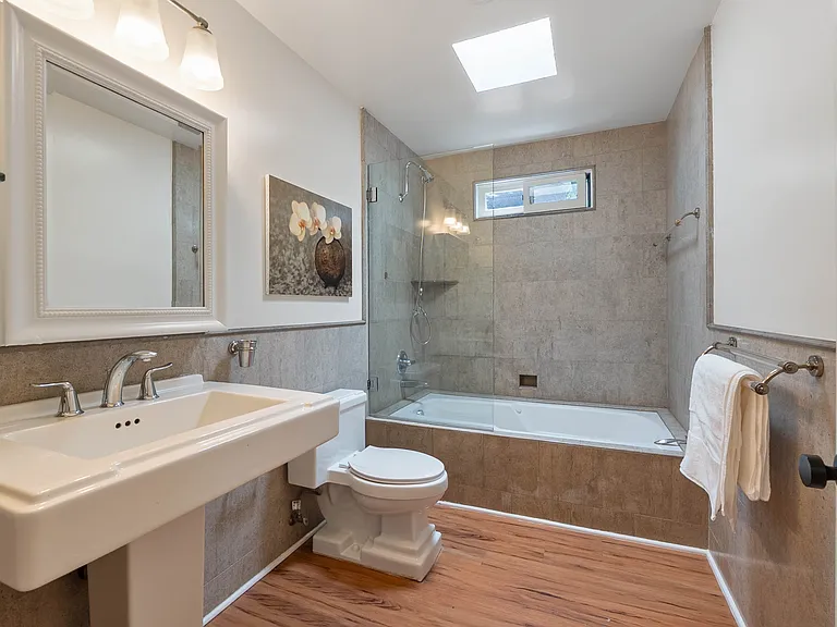 8818 Rosewood Ave — Photo 12