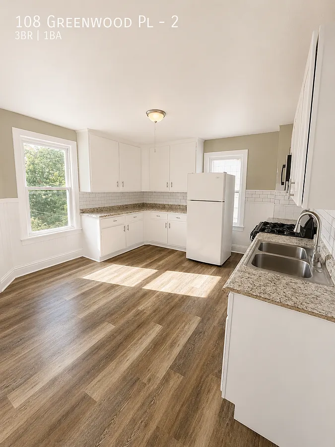 Spacious & Updated 3-Bedroom Apartment Near Elmwood Village — Photo 2