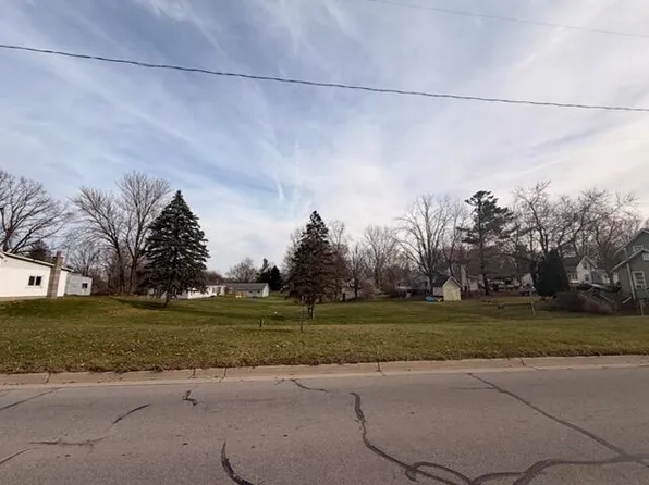 1524 Jordan Lake Ave, Lake Odessa, MI 48849