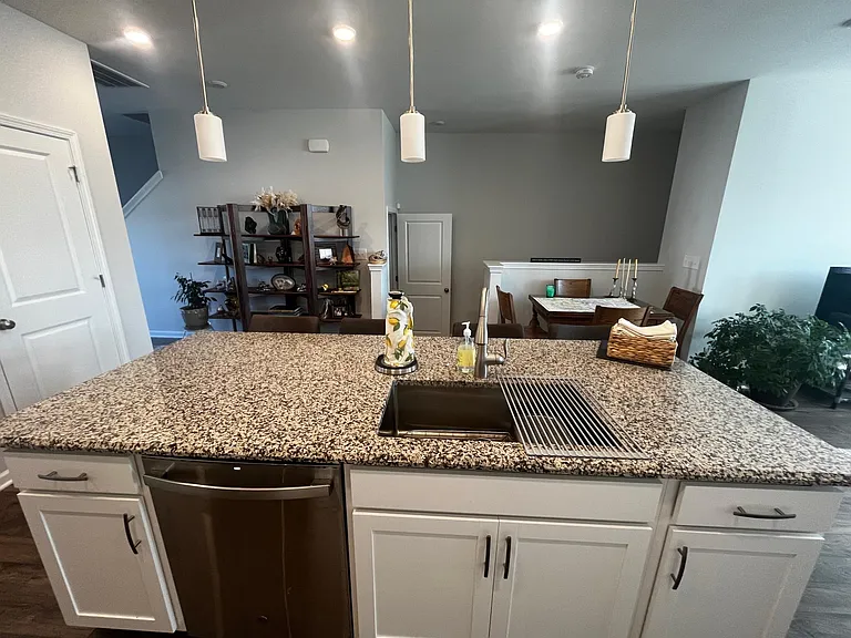 1114 Freeport Dr — Photo 7
