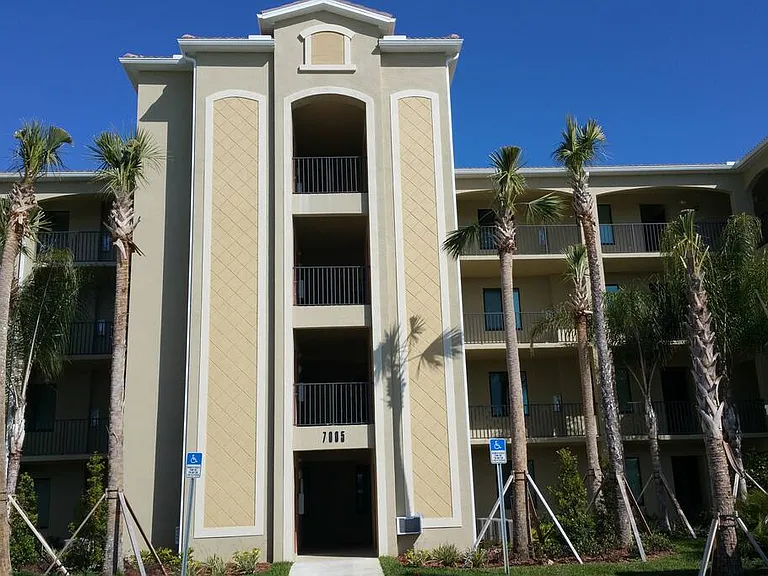 7005 River Hammock Dr #404 — Photo 1