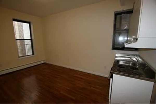 Rented by Robyn Lee, LREB | media 21