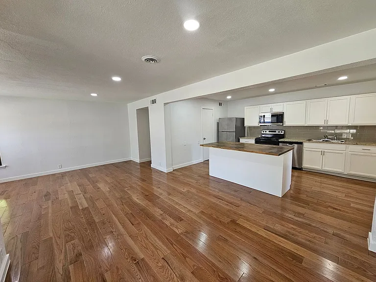 2402 Housley Dr — Photo 8