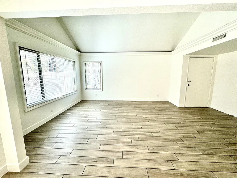 10257 Caminito Covewood #B — Photo 7