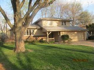 727 Tara Rd, Papillion, NE 68046