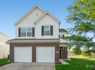 3483 Shadow Bend Dr, Columbus, IN 47201