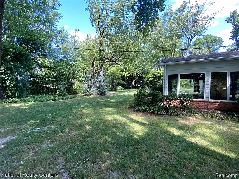 144 W Maryknoll Rd — Photo 11
