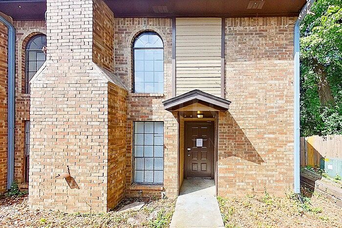 1st image of 816 Courtenay Pl