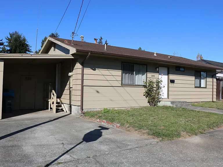 3588 Pine St — Photo 1